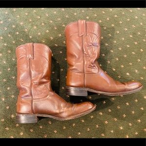 Justin Cowboy Boots - Light Brown. Size 8A